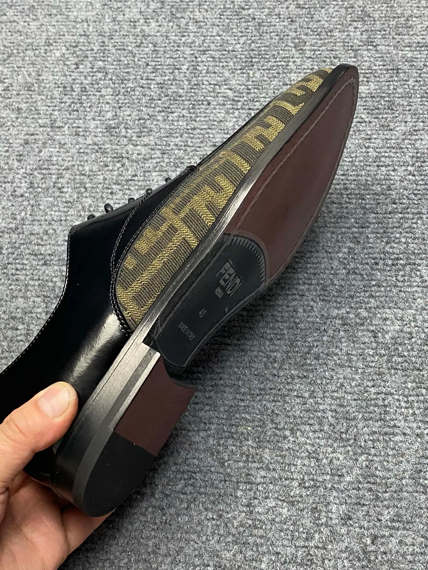 Factory price 960FENDI Fendi men's breathable and comfortable leather shoes. Original development. The leather outsole is made of leather. Counters copy one to one. Imported counter cowhide. Imported water dyes cattle. 38 to 44. (45.46. can be ordered. 47.